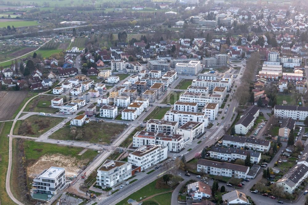 Offenburg von oben - Neubau- Wohngebiet einer Reihenhaus- Siedlung Im Seidenfaden in Offenburg im Bundesland Baden-Württemberg, Deutschland