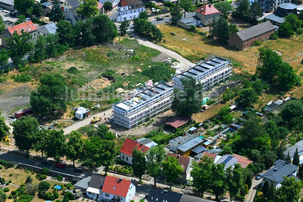 Werneuchen aus der Vogelperspektive: Neubau- Wohngebiet einer Reihenhaus- Siedlung in Werneuchen im Bundesland Brandenburg, Deutschland