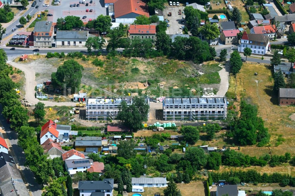 Luftaufnahme Werneuchen - Neubau- Wohngebiet einer Reihenhaus- Siedlung in Werneuchen im Bundesland Brandenburg, Deutschland