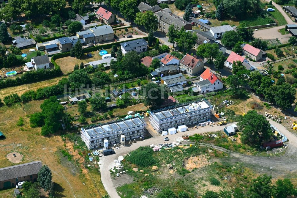 Luftaufnahme Werneuchen - Neubau- Wohngebiet einer Reihenhaus- Siedlung in Werneuchen im Bundesland Brandenburg, Deutschland