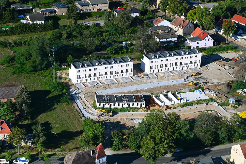 Luftbild Werneuchen - Neubau- Wohngebiet einer Reihenhaus- Siedlung in Werneuchen im Bundesland Brandenburg, Deutschland