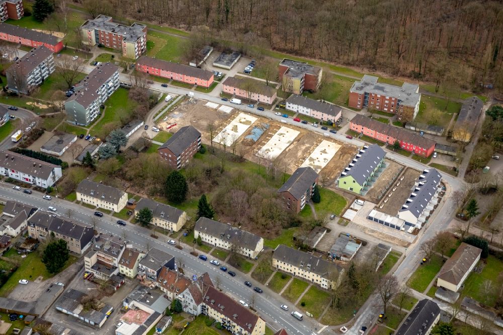 Luftbild Duisburg - Neubau- Wohngebiet einer Reihenhaus- Siedlung Wohnpark „ Am Schwimmbad “ in Duisburg im Bundesland Nordrhein-Westfalen, Deutschland