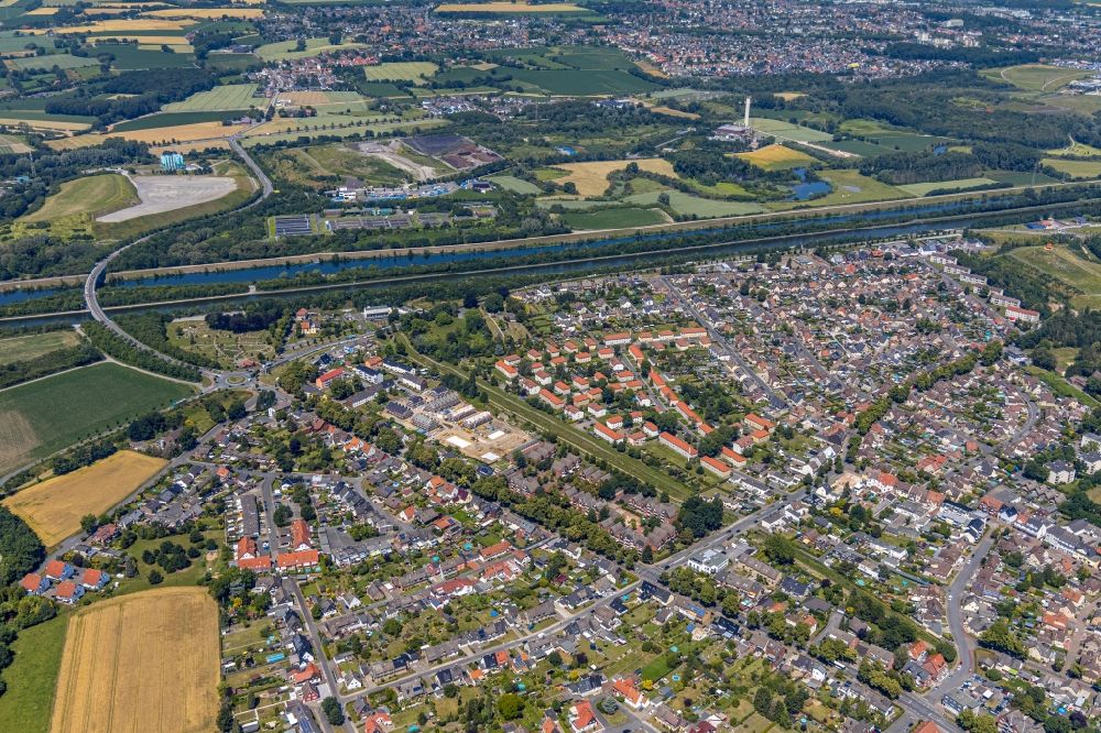 Hamm von oben - Neubau- Wohngebiet einer Reihenhaus- Siedlung Zum Torksfeld im Ortsteil Herringen in Hamm im Bundesland Nordrhein-Westfalen, Deutschland
