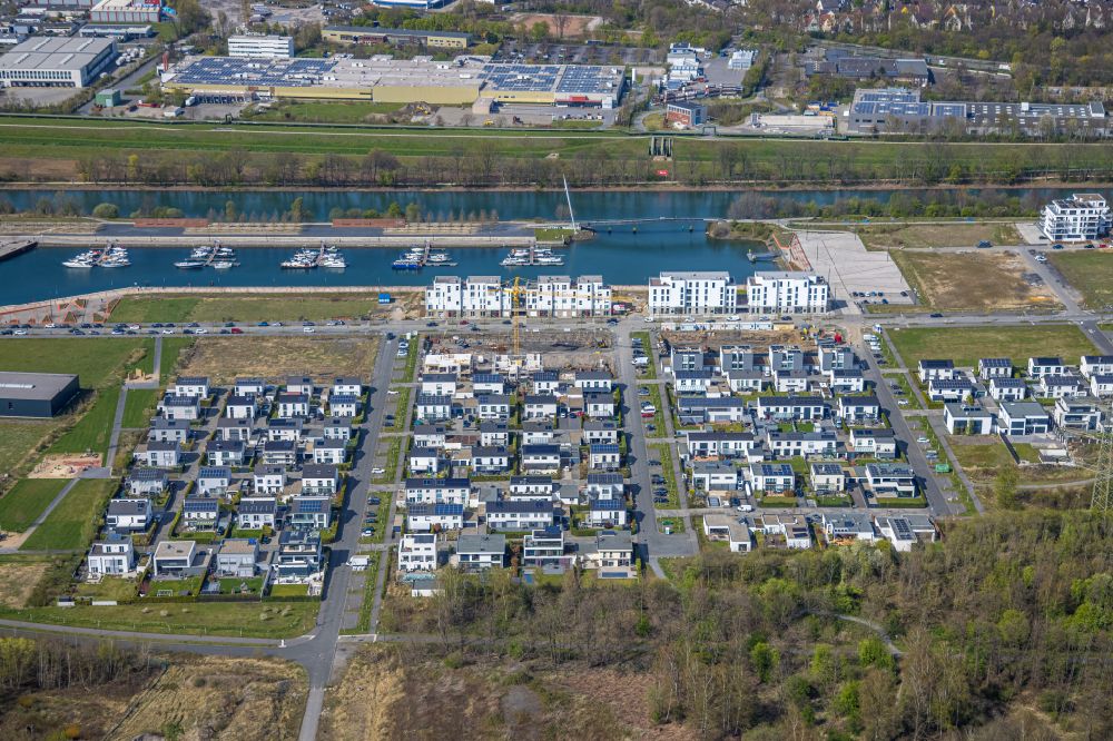 Gelsenkirchen aus der Vogelperspektive: Neubau- Wohngebiet mit Stadtquartieren am Rhein-Herne-Kanal in Gelsenkirchen im Bundesland Nordrhein-Westfalen NRW