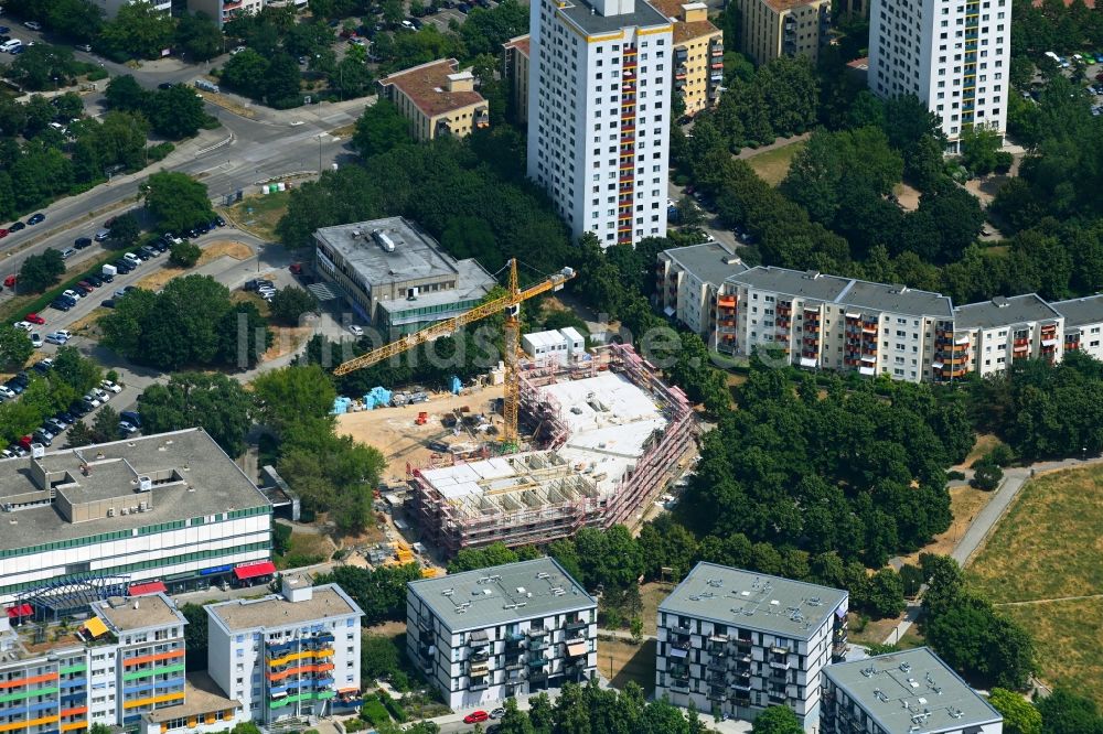 Berlin von oben - Neubau eines Wohnhauses Die Neuen Ringkolonnaden im Ortsteil Marzahn in Berlin, Deutschland