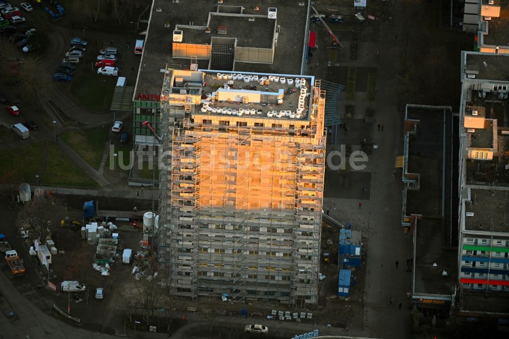 Berlin von oben - Neubau eines Wohnhauses an der Sella-Hasse-Straße im Ortsteil Marzahn in Berlin, Deutschland