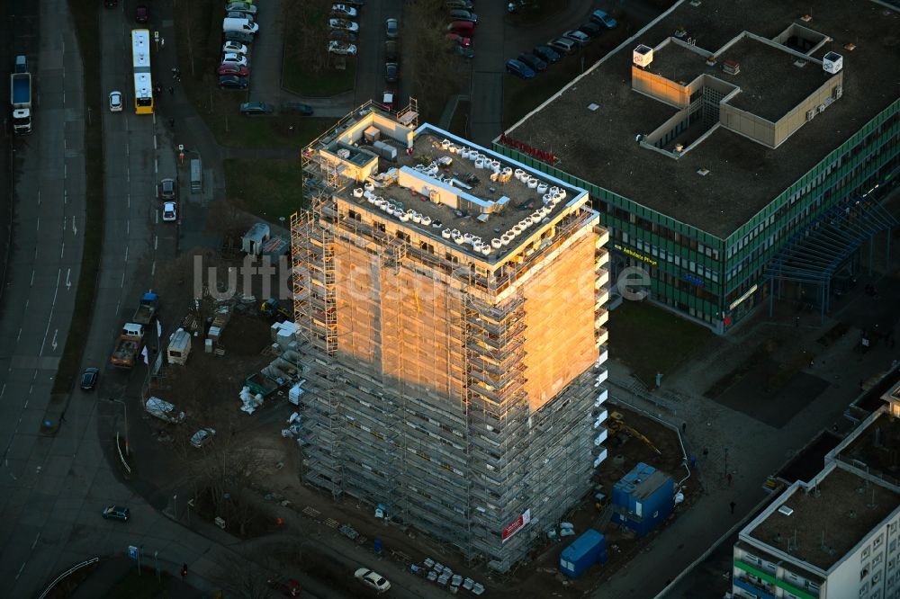 Berlin von oben - Neubau eines Wohnhauses an der Sella-Hasse-Straße im Ortsteil Marzahn in Berlin, Deutschland
