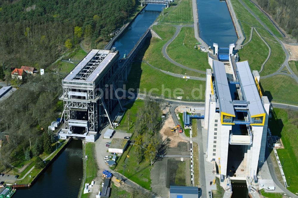 Niederfinow von oben - Neues und altes Schiffshebewerk Niederfinow am Finowkanal im Bundesland Brandenburg