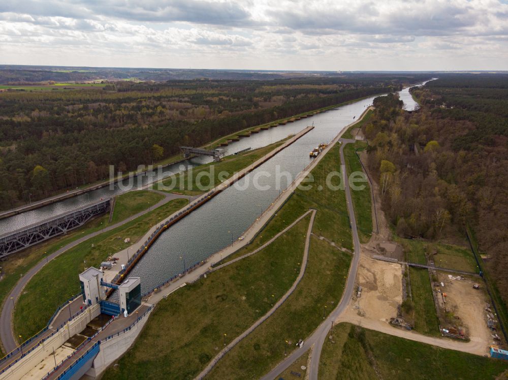 Niederfinow von oben - Neues und altes Schiffshebewerk Niederfinow am Oder-Havel-Kanal im Bundesland Brandenburg