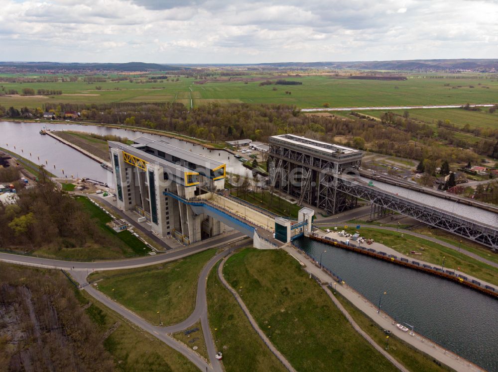 Niederfinow von oben - Neues und altes Schiffshebewerk Niederfinow am Oder-Havel-Kanal im Bundesland Brandenburg