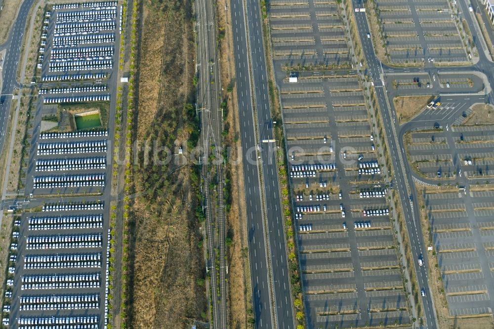 Luftbild Schönefeld - Neuwagen - Abstellfläche für Automobile in Schönefeld im Bundesland Brandenburg, Deutschland