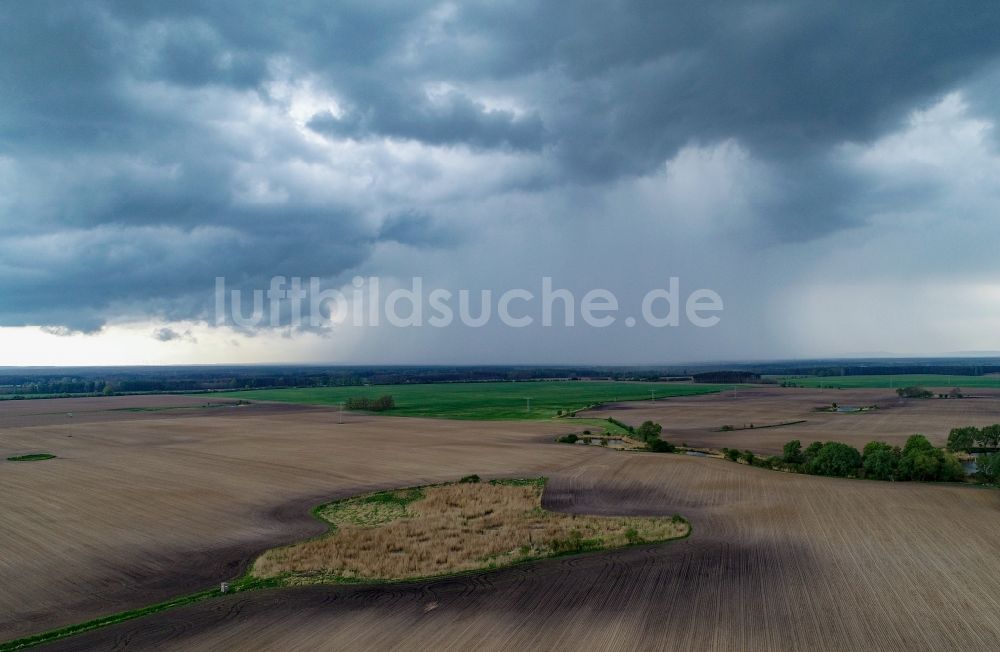 Luftbild Jacobsdorf - Niederschlag auf Feldlandschaft in Jacobsdorf im Bundesland Brandenburg, Deutschland