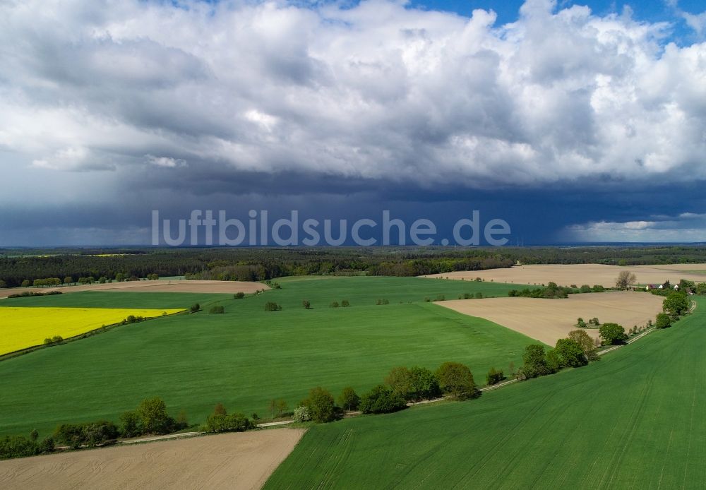 Sieversdorf aus der Vogelperspektive: Niederschlag auf Feldlandschaft in Sieversdorf im Bundesland Brandenburg, Deutschland