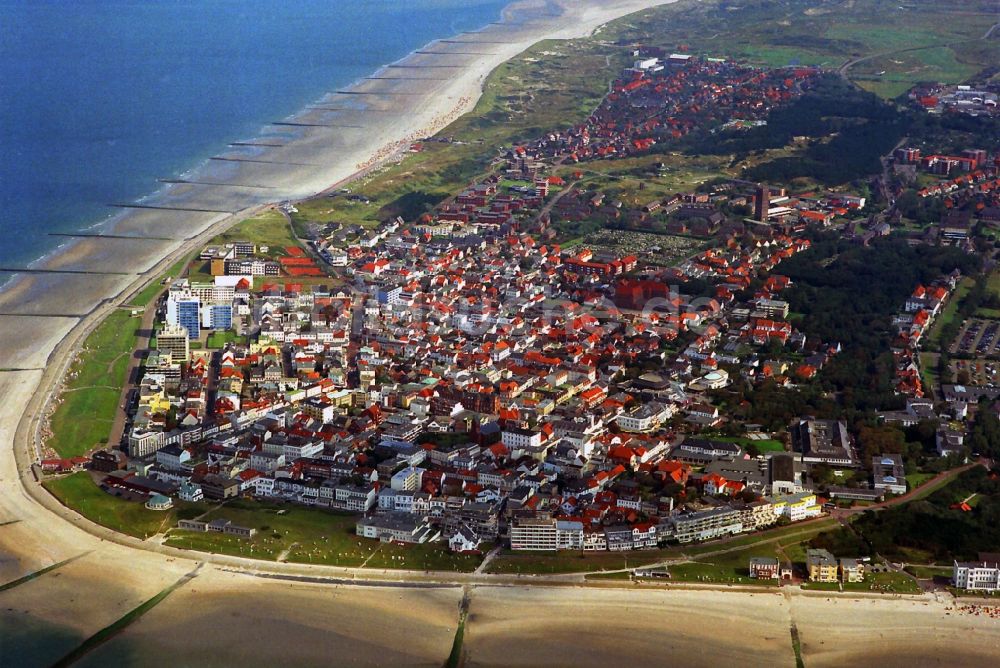 Luftaufnahme Norderney - Nordseeheilbad Norderney auf der gleichnamigen zweitgrößten ostfriesischen Insel im Bundesland Niedersachsen