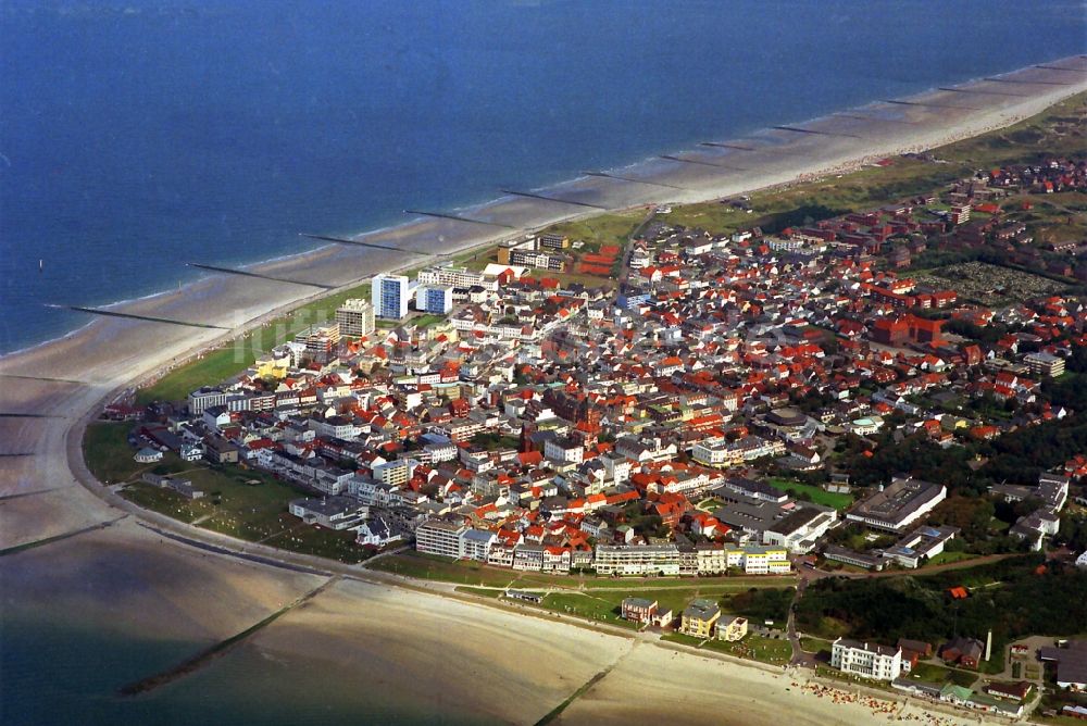 Norderney aus der Vogelperspektive: Nordseeheilbad Norderney auf der gleichnamigen zweitgrößten ostfriesischen Insel im Bundesland Niedersachsen