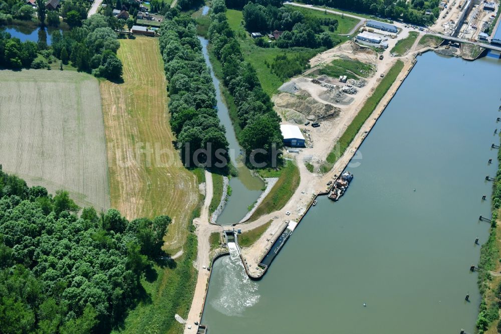 Elbe-Parey aus der Vogelperspektive: Oberwasser Wehr an der Schleuse Zerben am Elbe-Havel-Kanal im Bundesland Sachsen-Anhalt