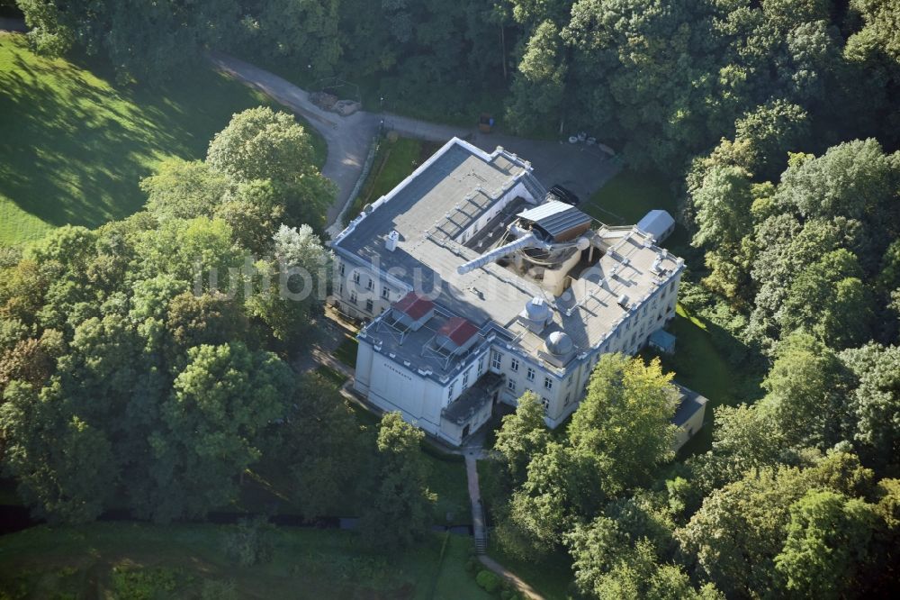 Luftbild Berlin - Observatorium Gebäudekomplex der Archenhold Sternwarte in Berlin