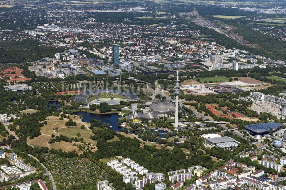 Luftbild München - Olympiapark mit See, Stadion und Fernsehturm im Stadtteil Milbertshofen-Am Hart in München im Bundesland Bayern, Deutschland