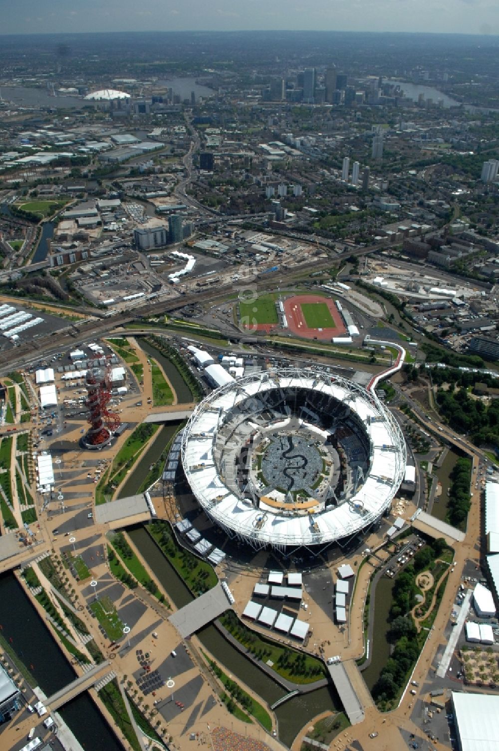 London von oben - Olympiastadion London im Olympiapark und ein Austragungsort der Olympischen Spiele 2012