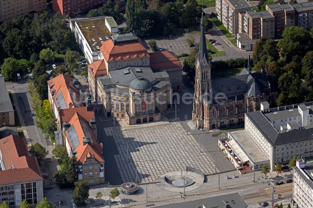 Luftbild Chemnitz - Opernhaus Chemnitz mit Theaterplatz und der Petrikirche in Chemnitz im Bundesland Sachsen