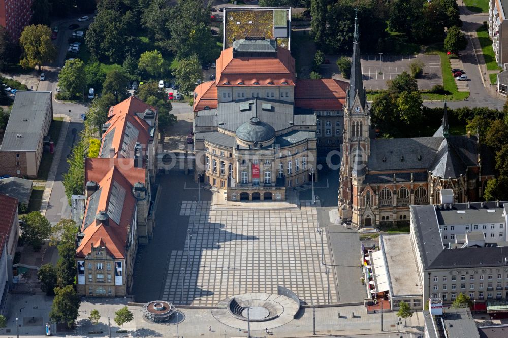 Luftaufnahme Chemnitz - Opernhaus Chemnitz mit Theaterplatz und der Petrikirche in Chemnitz im Bundesland Sachsen