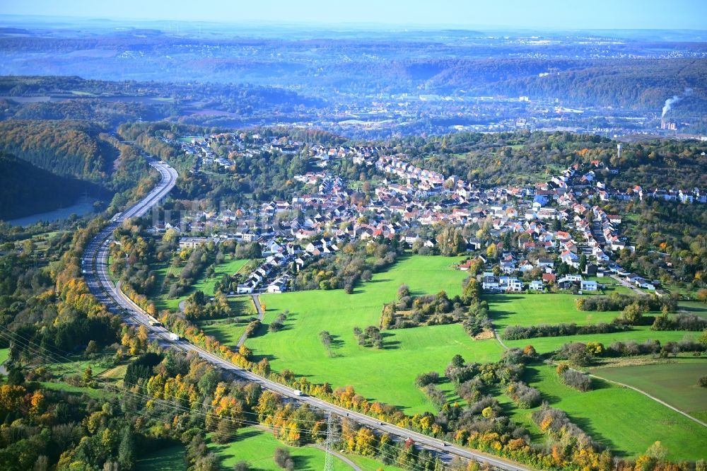 Luftaufnahme Bischmisheim - Ortsansicht an der Autobahn BAB A6 in Bischmisheim im Bundesland Saarland, Deutschland