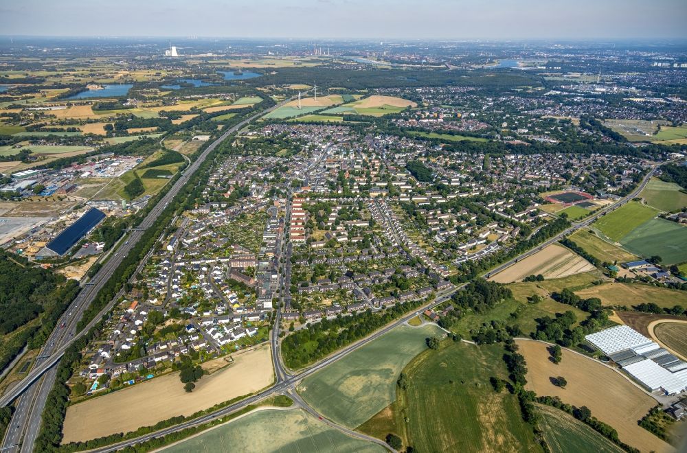 Luftbild Rheinkamp - Ortsansicht an der Autobahn 42 im Ortsteil Repelen in Rheinkamp im Bundesland Nordrhein-Westfalen, Deutschland