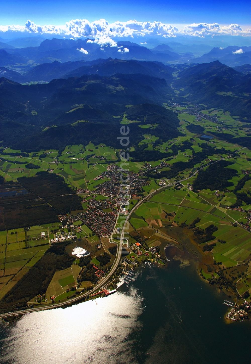 Luftaufnahme Bernau am Chiemsee - Ortsansicht in Bernau am Chiemsee im Bundesland Bayern, Deutschland
