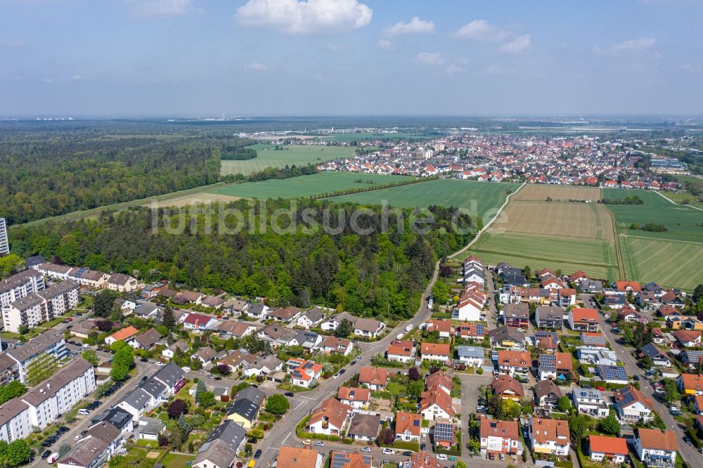 Luftaufnahme Blankenloch-Büchig - Ortsansicht in Blankenloch-Büchig im Bundesland Baden-Württemberg, Deutschland