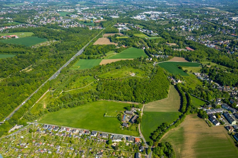 Luftbild Bochum - Ortsansicht mit Blick über das Freizeitgebiet Tippelsberg auf Bochum-Nord in Bochum im Bundesland Nordrhein-Westfalen, Deutschland