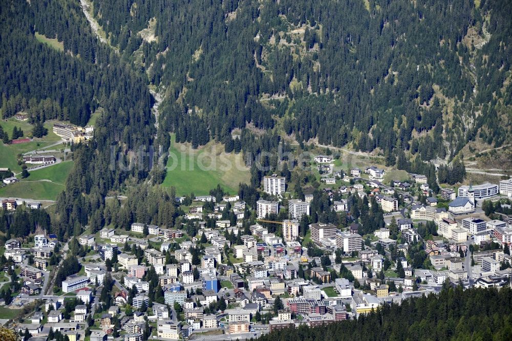 Davos Platz von oben - Ortsansicht in Davos Platz im Kanton Graubünden, Schweiz