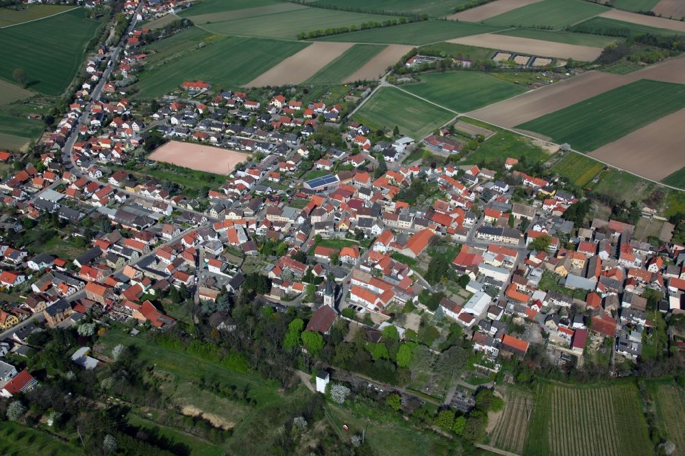 Dittelsheim-Heßloch von oben - Ortsansicht von Dittelsheim-Heßloch ist eine Ortsgemeinde im Landkreis Alzey-Worms in Rheinland-Pfalz