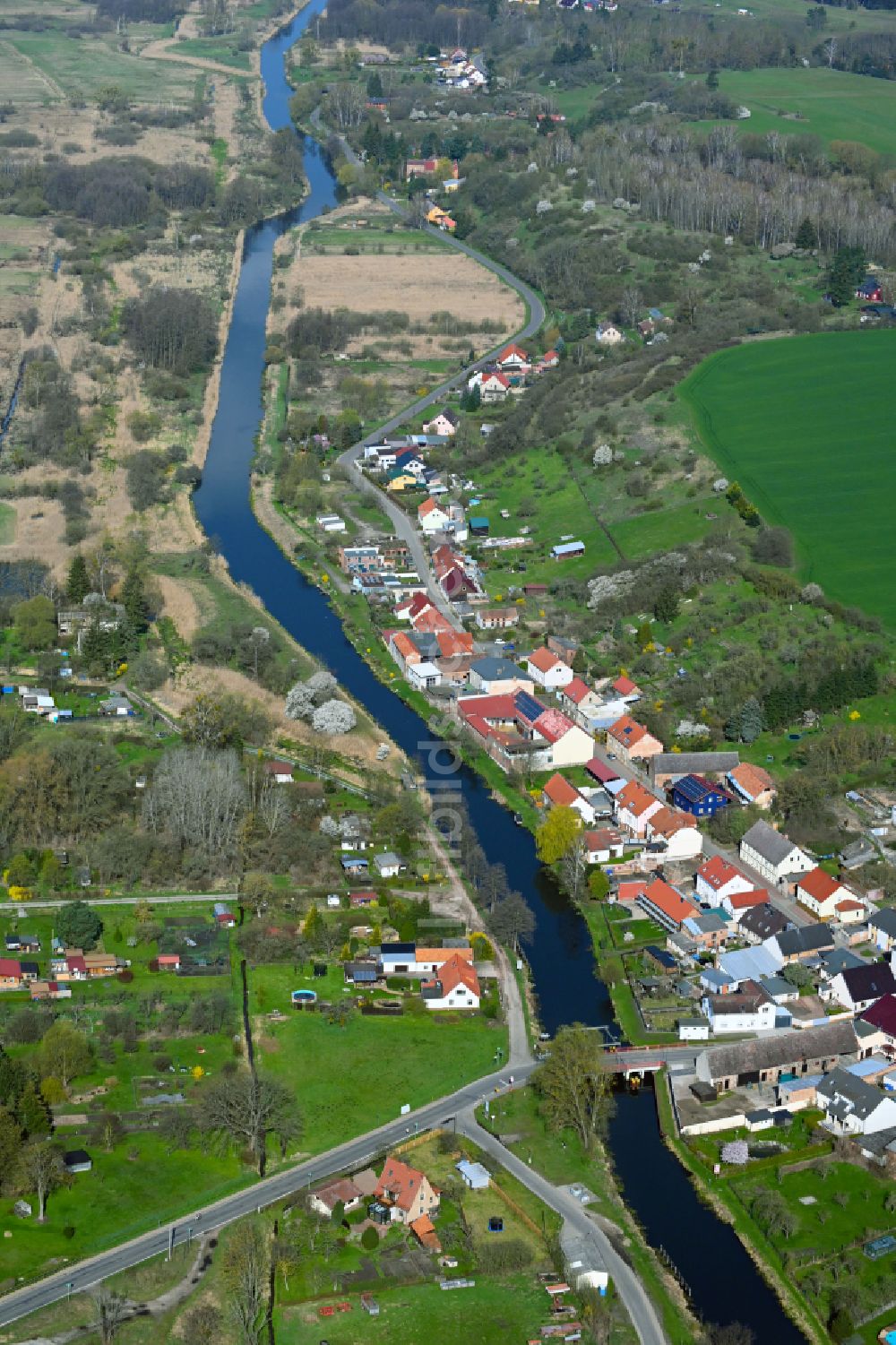 Niederfinow von oben - Ortsansicht des Dorfes Niederfinow am Fluss Alte Finow im Bundesland Brandenburg