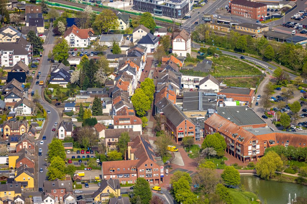 Luftaufnahme Bönen - Ortsansicht entlang der Bahnhofstraße in Bönen im Bundesland Nordrhein-Westfalen, Deutschland