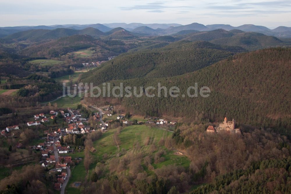 Erlenbach bei Dahn von oben - Ortsansicht in Erlenbach bei Dahn im Bundesland Rheinland-Pfalz