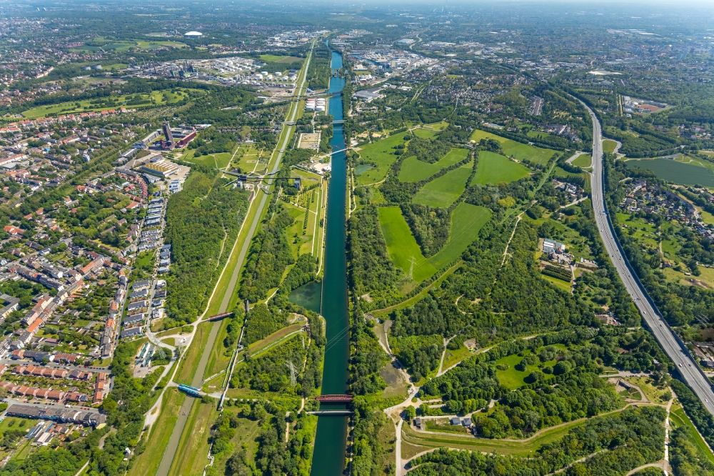 Gelsenkirchen von oben - Ortsansicht in Gelsenkirchen entlang des Rhein-Herne-Kanals im Bundesland Nordrhein-Westfalen, Deutschland