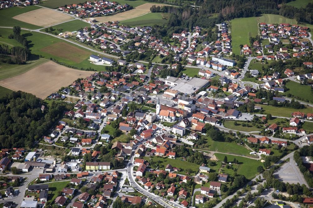 Hutthurm von oben - Ortsansicht der Gemeinde Hutthurm im Bundesland Bayern, Deutschland