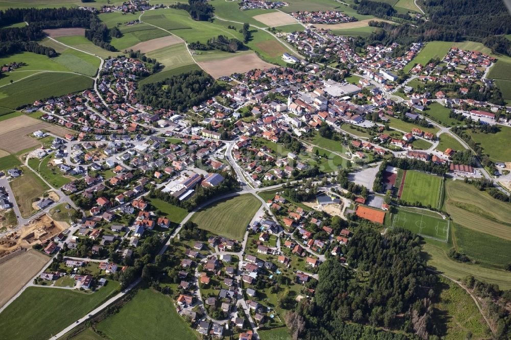 Hutthurm aus der Vogelperspektive: Ortsansicht der Gemeinde Hutthurm im Bundesland Bayern, Deutschland