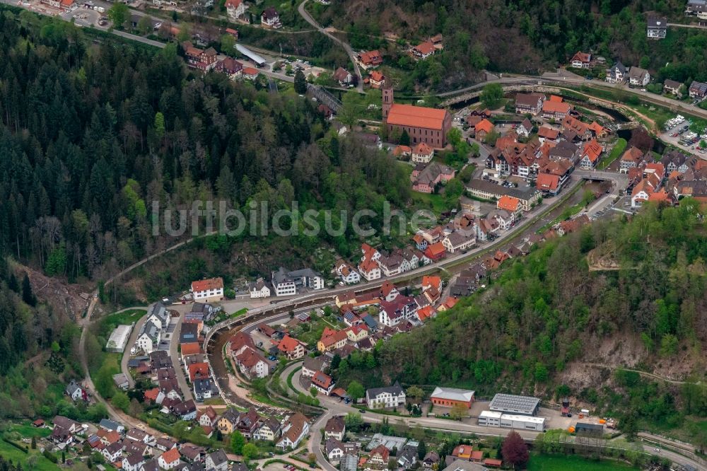 Schiltach aus der Vogelperspektive: Ortsansicht der Gemeinde Schiltach im Schwarzwald im Bundesland Baden-Württemberg