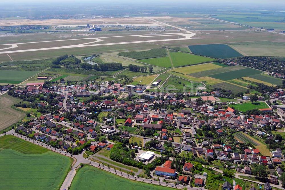 Luftaufnahme Glesien - Ortsansicht Glesien nördlich des Flughafens Leipzig-Halle