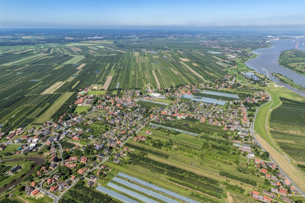 Luftaufnahme Grünendeich - Ortsansicht in Grünendeich im Alten Land im Bundesland Niedersachsen, Deutschland