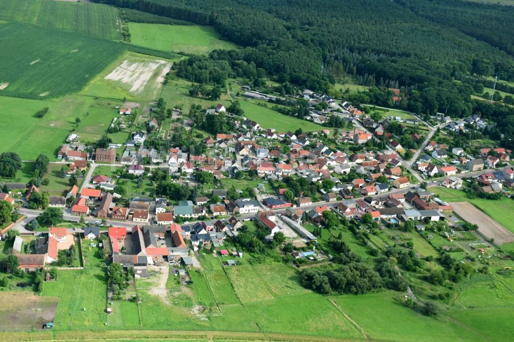 Güsen von oben - Ortsansicht von Güsen im Bundesland Sachsen-Anhalt, Deutschland