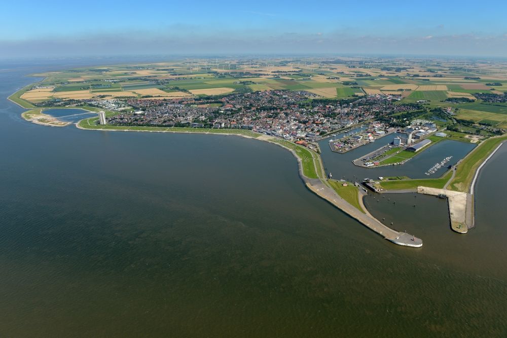 Büsum aus der Vogelperspektive: Ortsansicht mit Hafen in Büsum im Bundesland Schleswig-Holstein