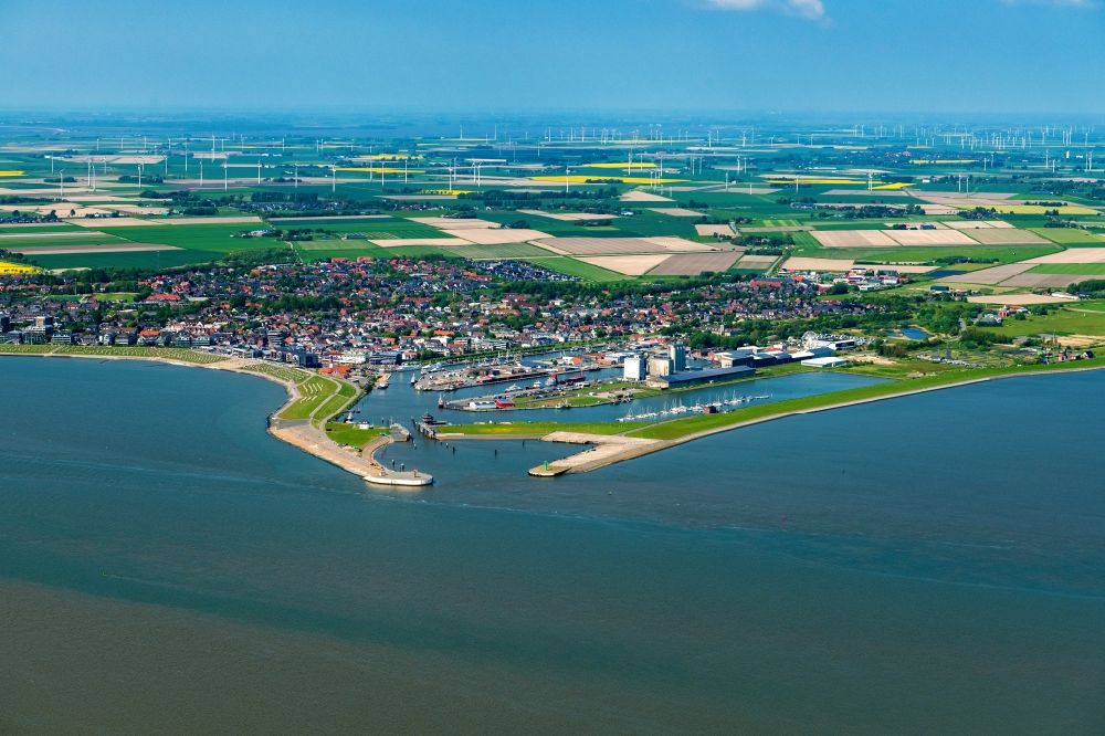 Büsum aus der Vogelperspektive: Ortsansicht mit Hafen in Büsum im Bundesland Schleswig-Holstein