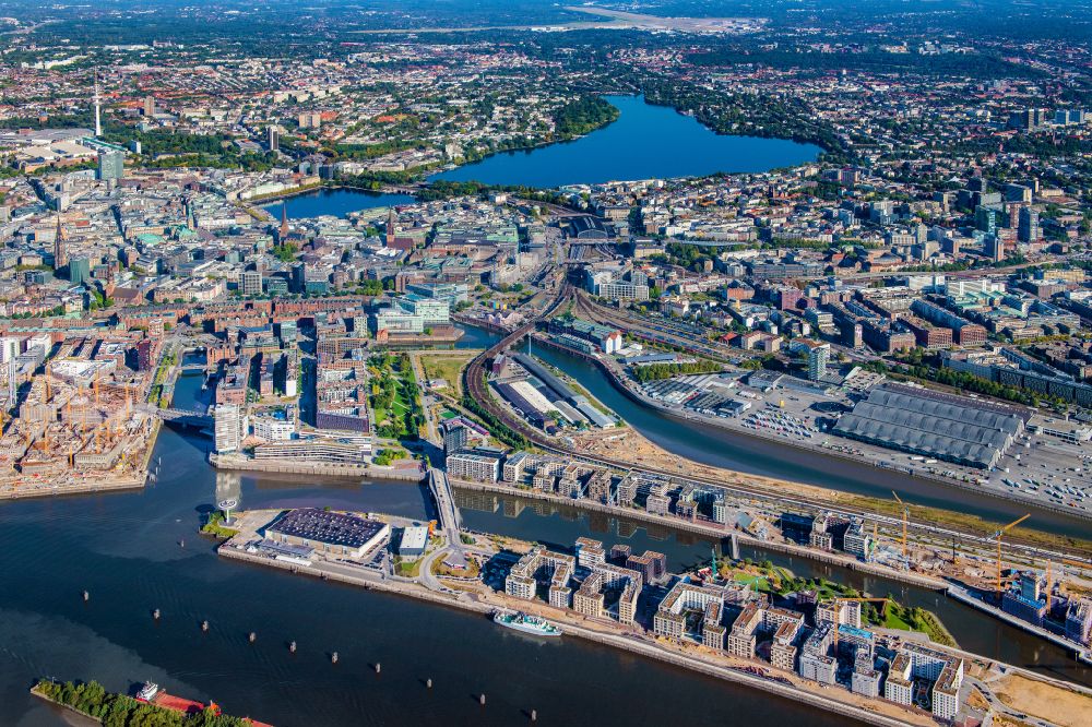 Luftaufnahme Hamburg - Ortsansicht von Hamburg-Altstadt entlang des Fluss- Verlaufs des Zollkanal in Hamburg