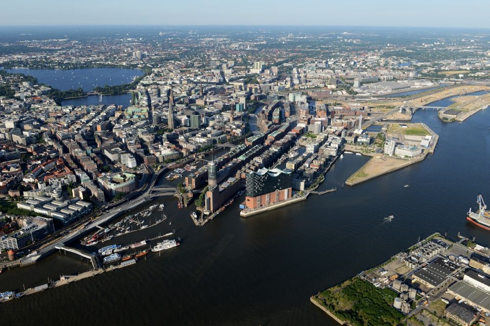 Luftbild Hamburg - Ortsansicht von Hamburg entlang des Fluss- Verlaufs der Elbe