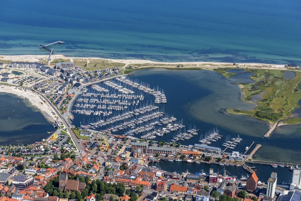 Heiligenhafen aus der Vogelperspektive: Ortsansicht von Heiligenhafen im Bundesland Schleswig-Holstein