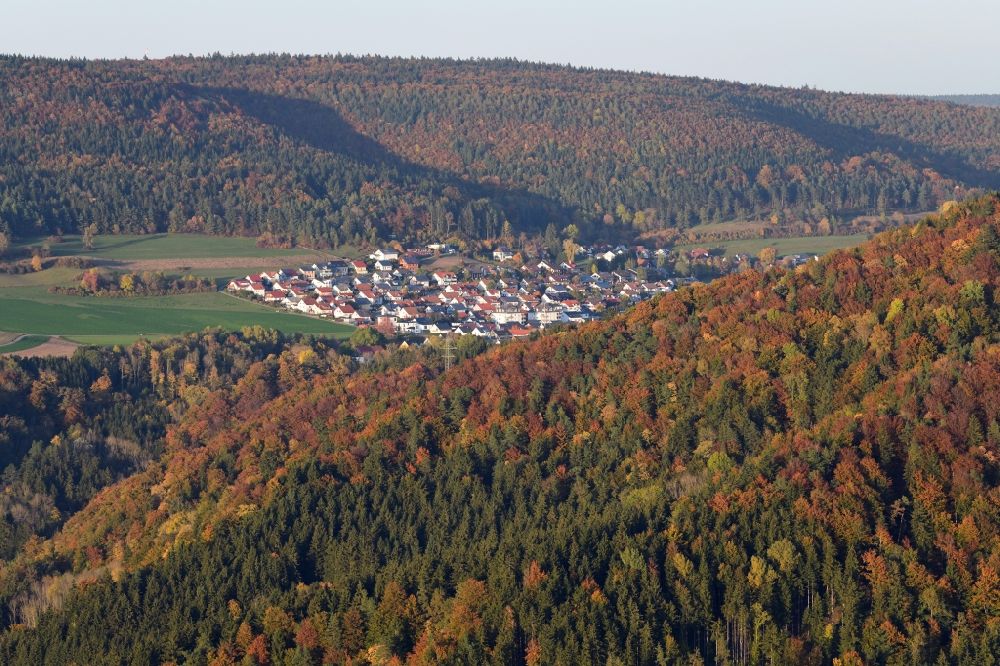 Luftaufnahme Blumberg - Ortsansicht und herbstliche Landschaft bei Blumberg im Bundesland Baden-Württemberg, Deutschland