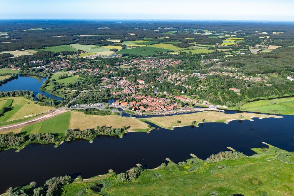 Hitzacker (Elbe) aus der Vogelperspektive: Ortsansicht in Hitzacker am Flussverlauf der Elbe im Bundesland Niedersachsen, Deutschland