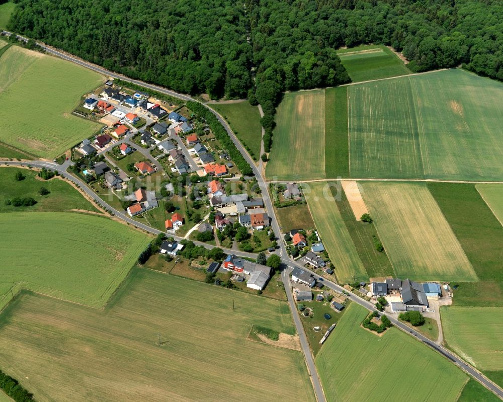 Luftaufnahme Hochstetten-Dhaun OT Karlshof - Ortsansicht von Hochstetten-Dhaun OT Karlshof im Bundesland Rheinland-Pfalz